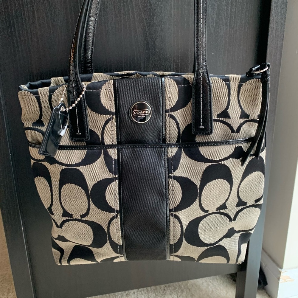 Coach Purse Signature Logo